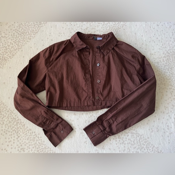 H&M Tops - Cropped Button Up